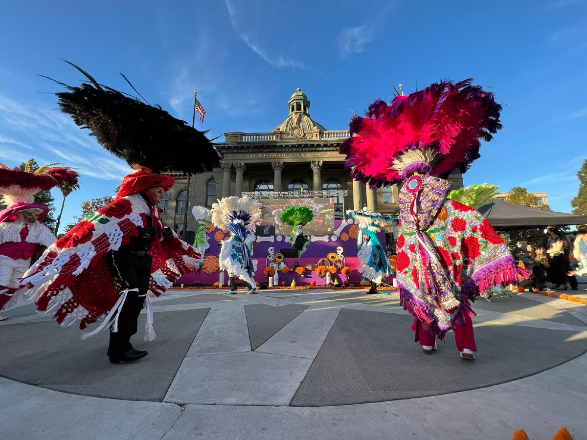 Dia de los Muertos op Courthouse Square (Redwood City)
