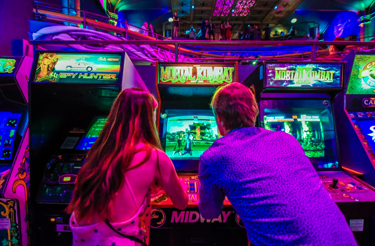 SF Arcade Bar “Emporium” 8 gratis spelmunten voor “Industry Night” (elke maandag)